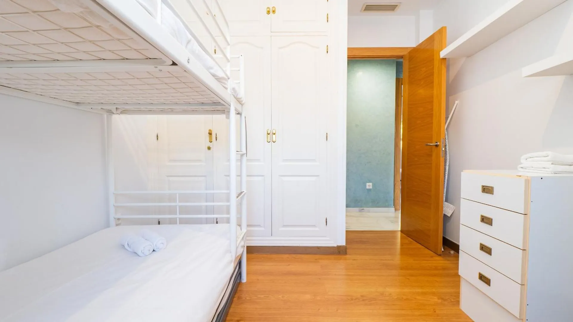 Cubo'S Cabopino Beach Marbella Apartment