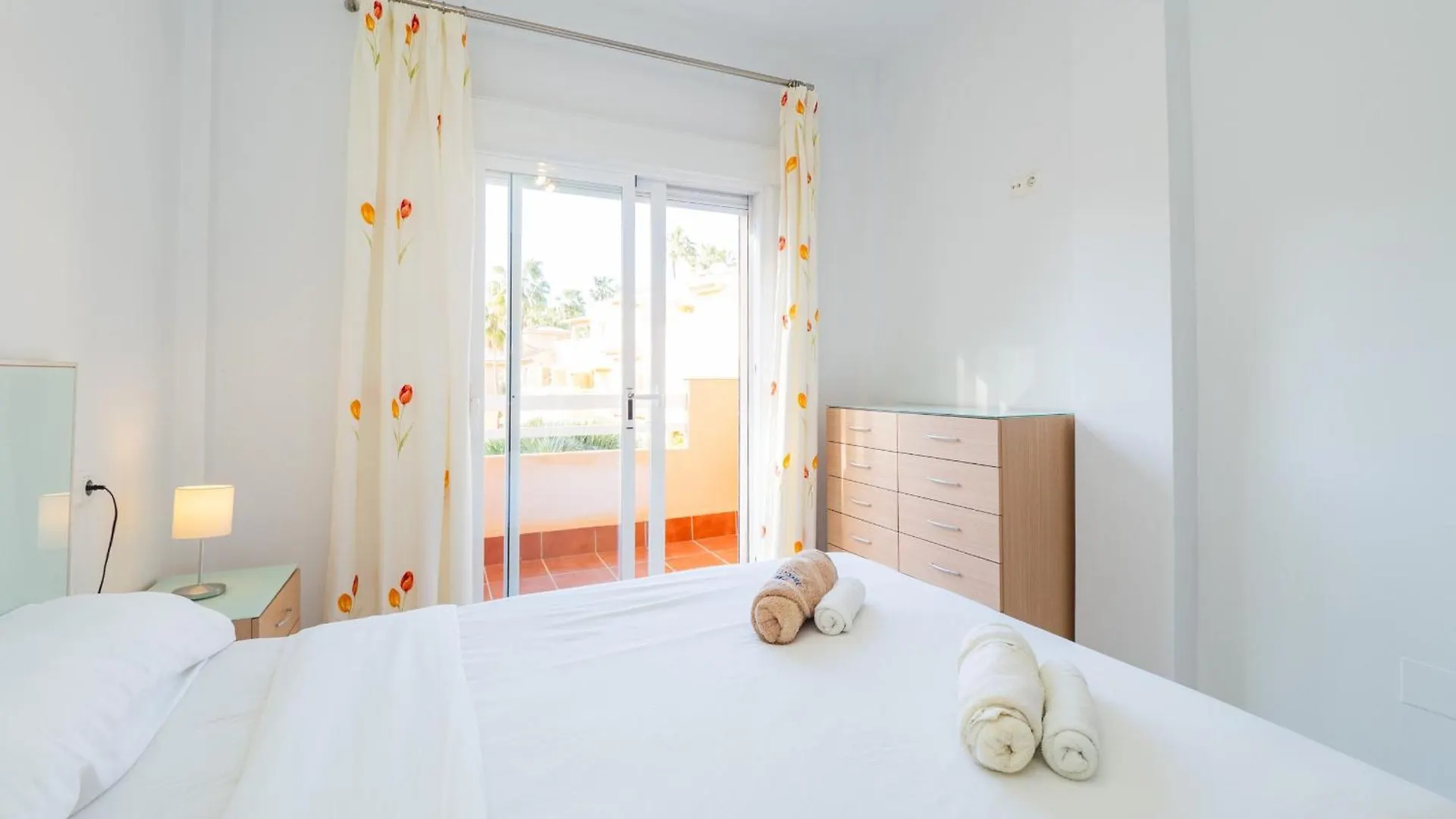 Cubo'S Cabopino Beach Marbella Apartment