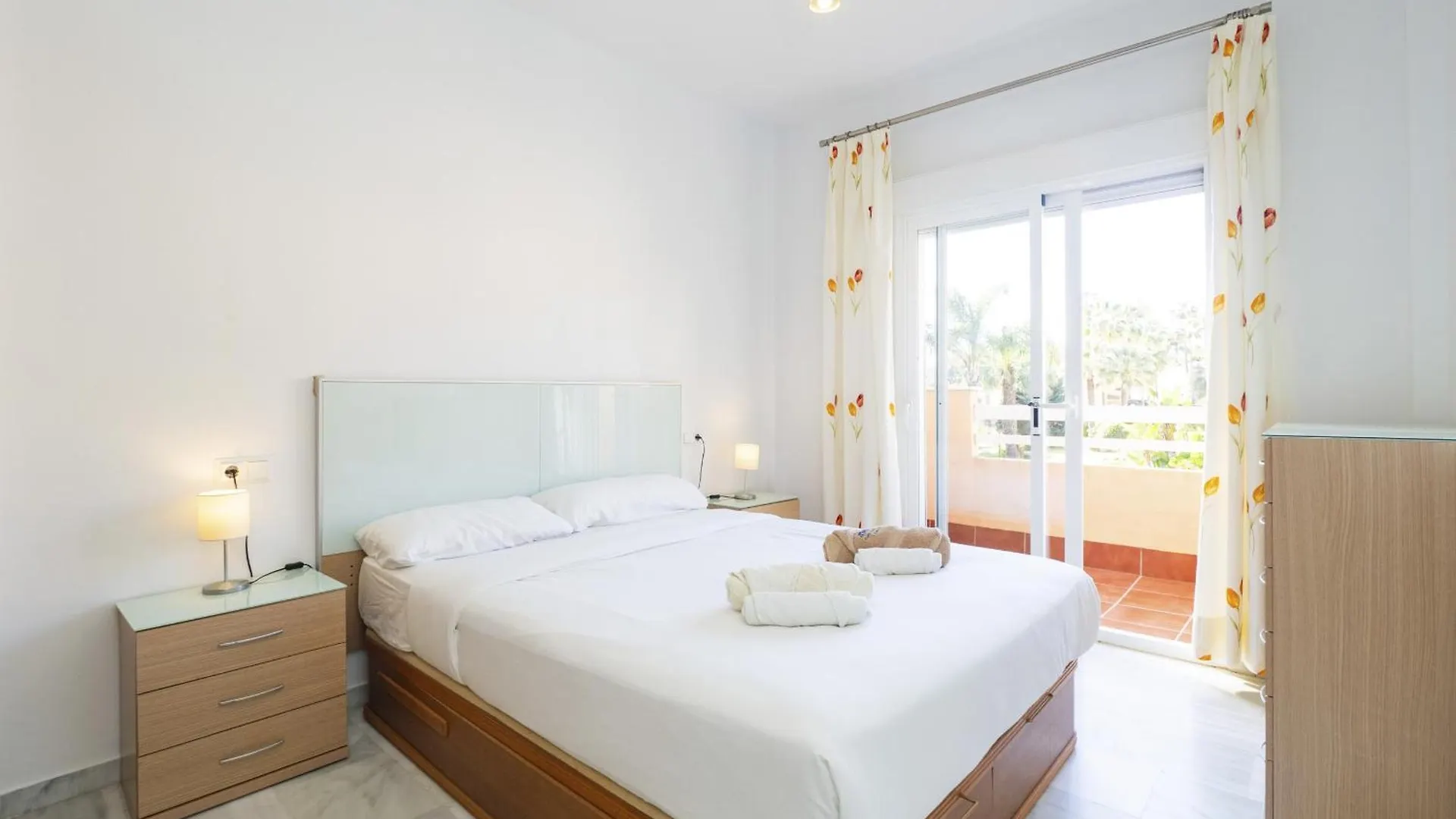 Cubo'S Cabopino Beach Marbella Apartment