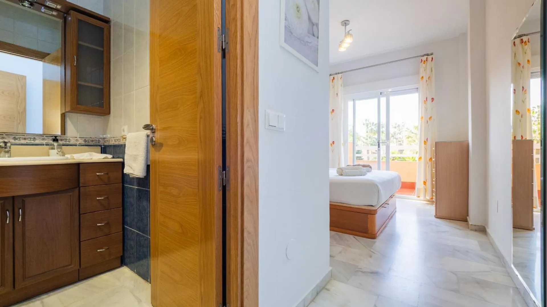 Cubo'S Cabopino Beach Marbella Apartment Spain