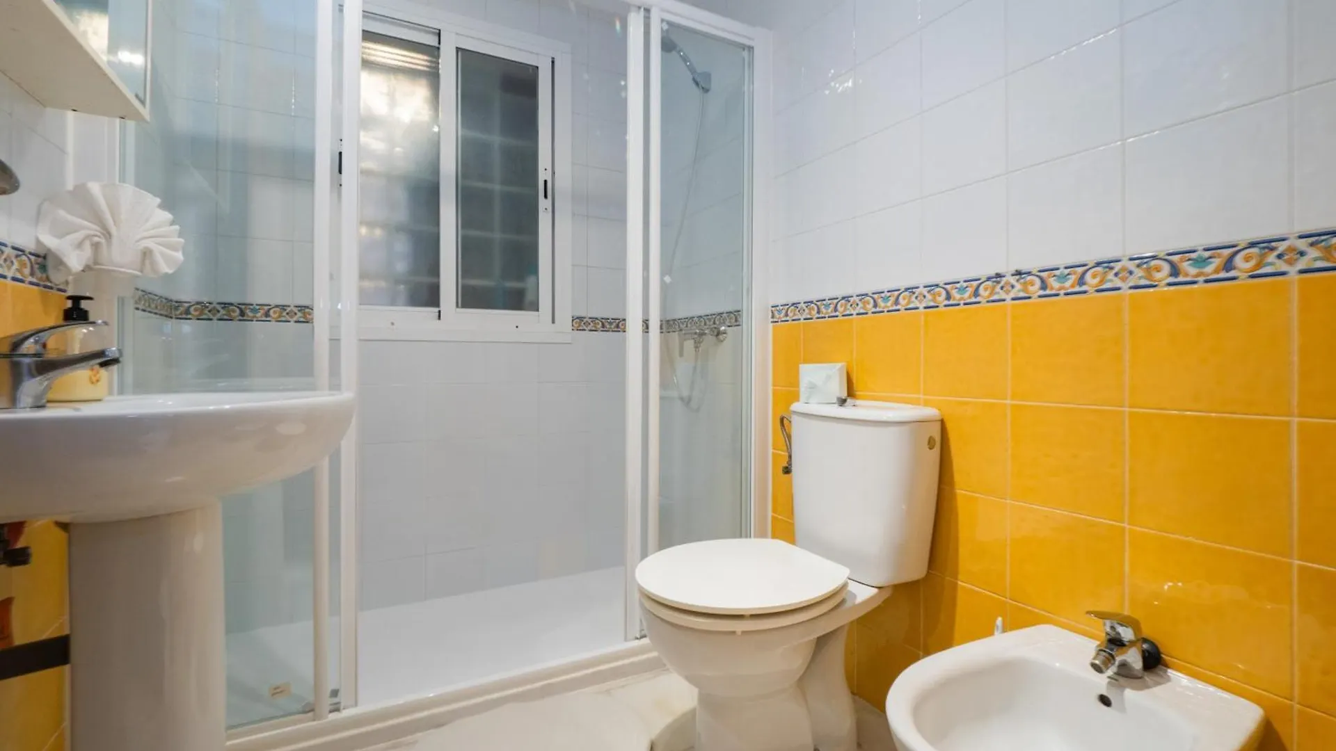 Cubo'S Cabopino Beach Marbella Apartment Spain
