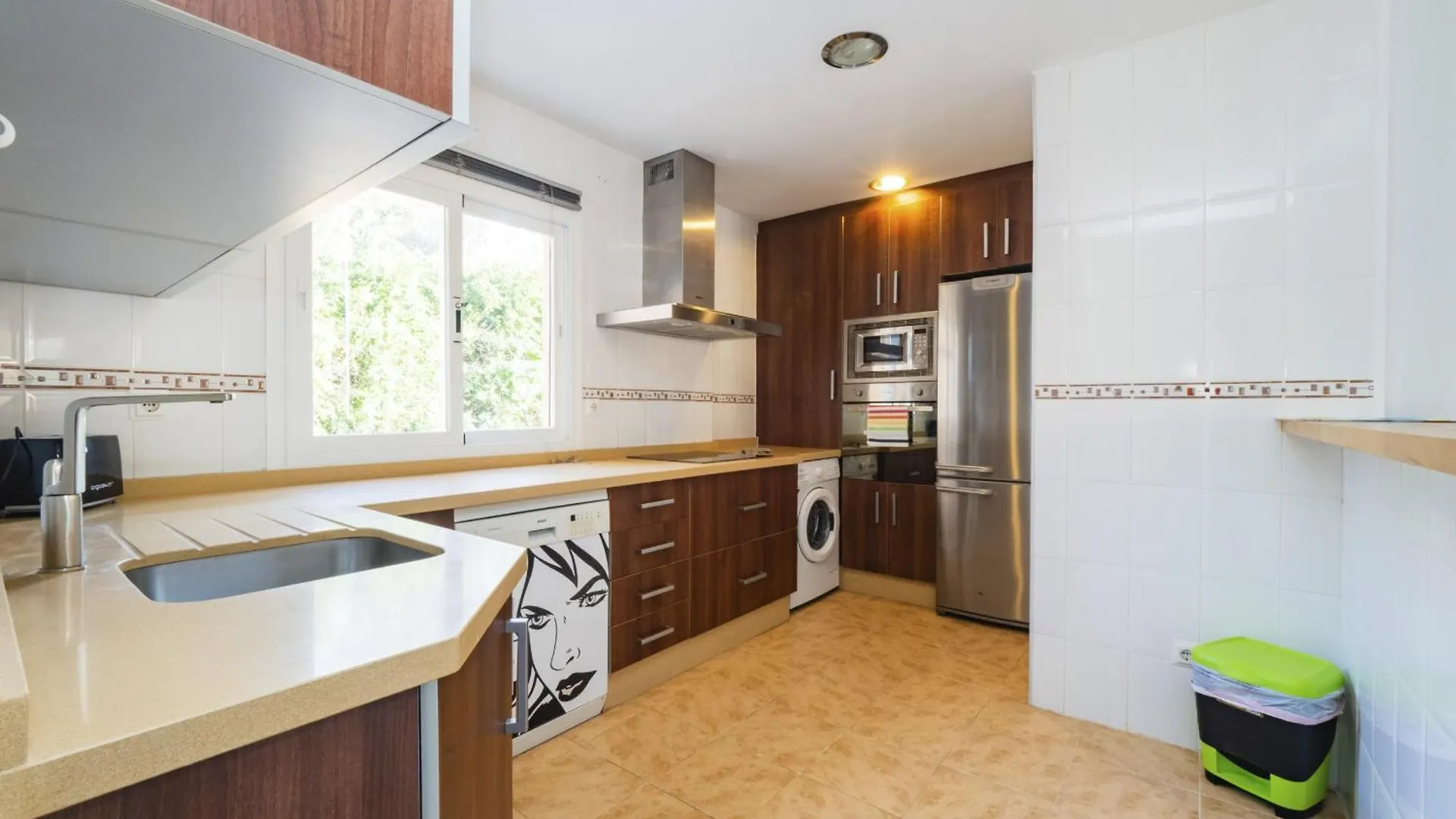 Cubo'S Cabopino Beach Marbella Apartment 0*,  Spain