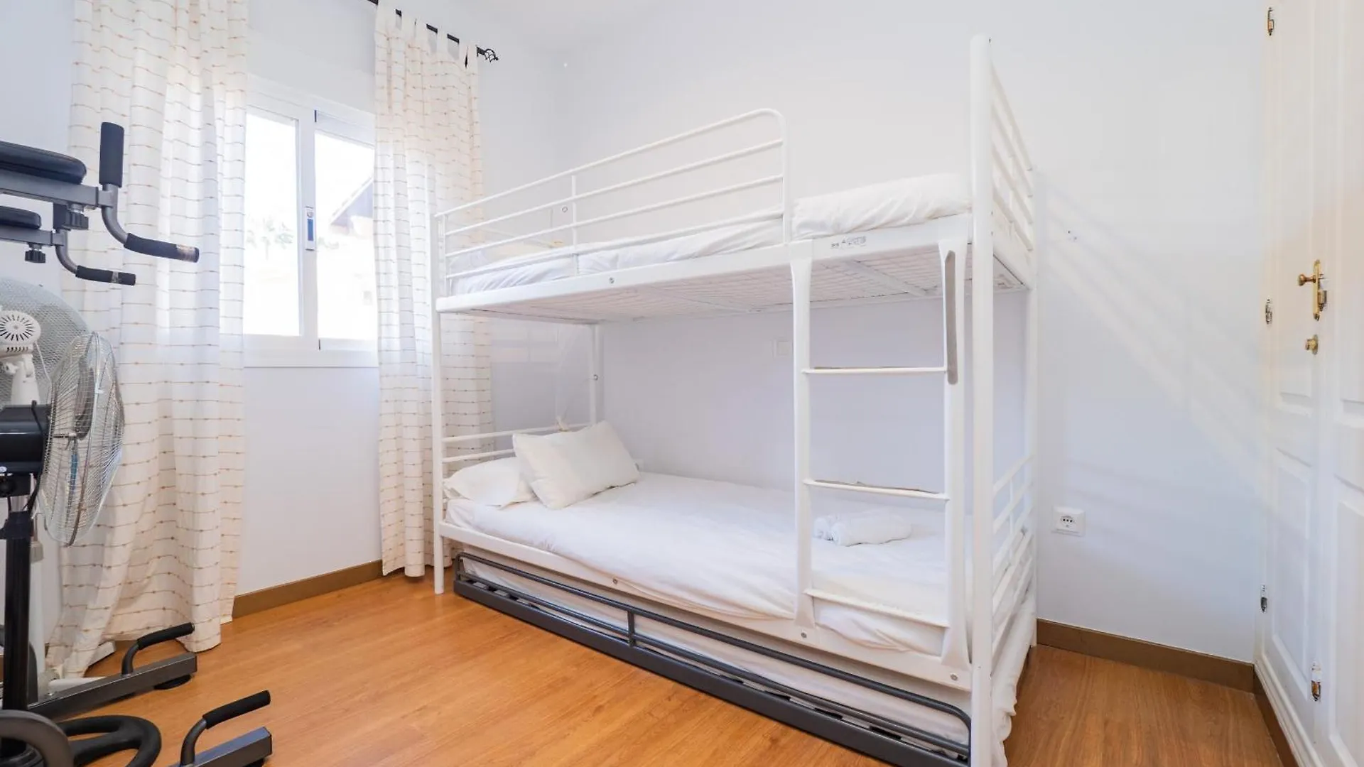 Cubo'S Cabopino Beach Marbella Apartment