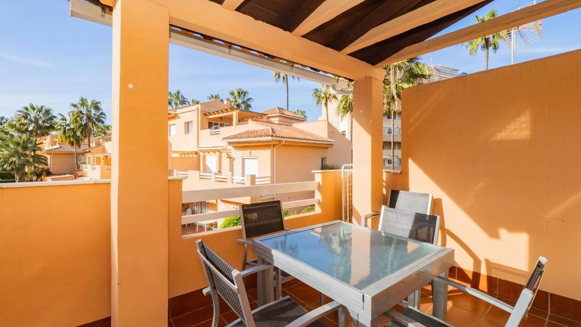 Cubo'S Cabopino Beach Marbella Apartment