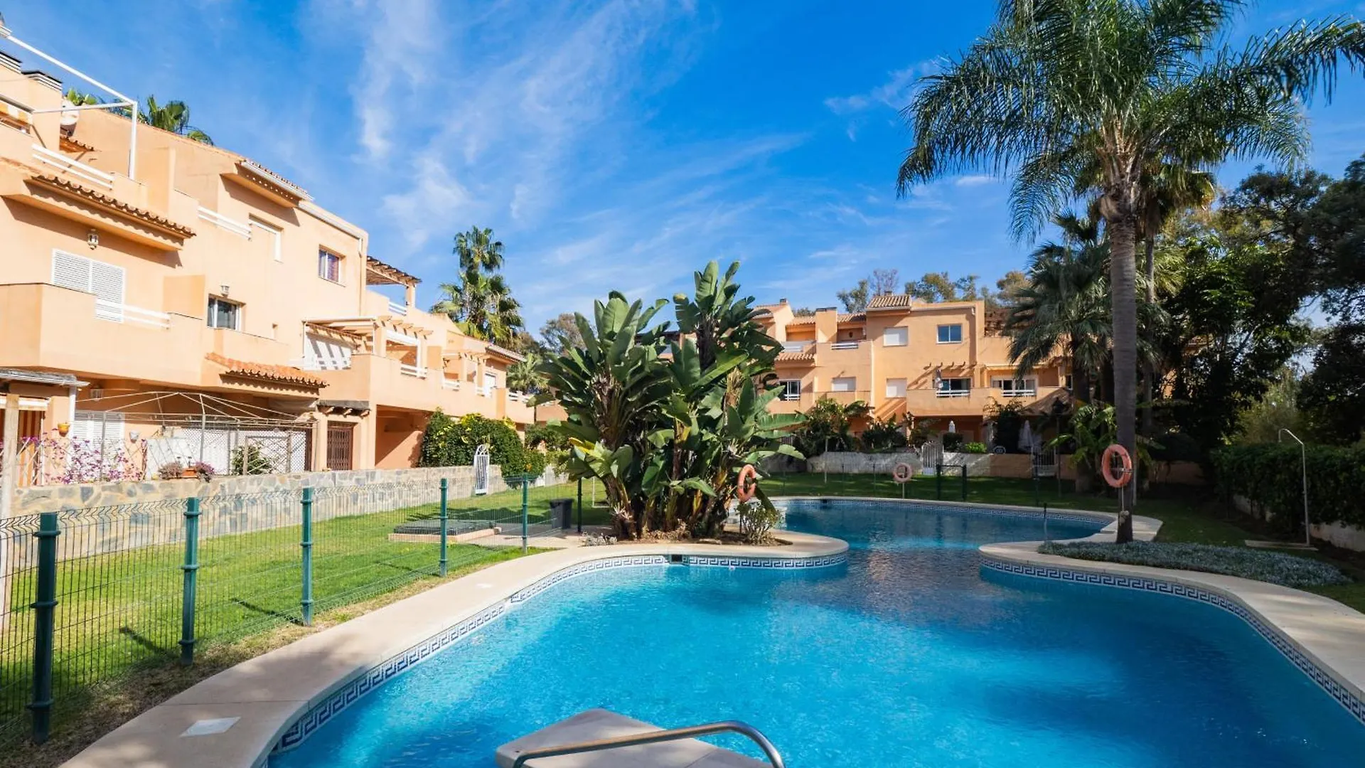 Cubo'S Cabopino Beach Marbella Apartment