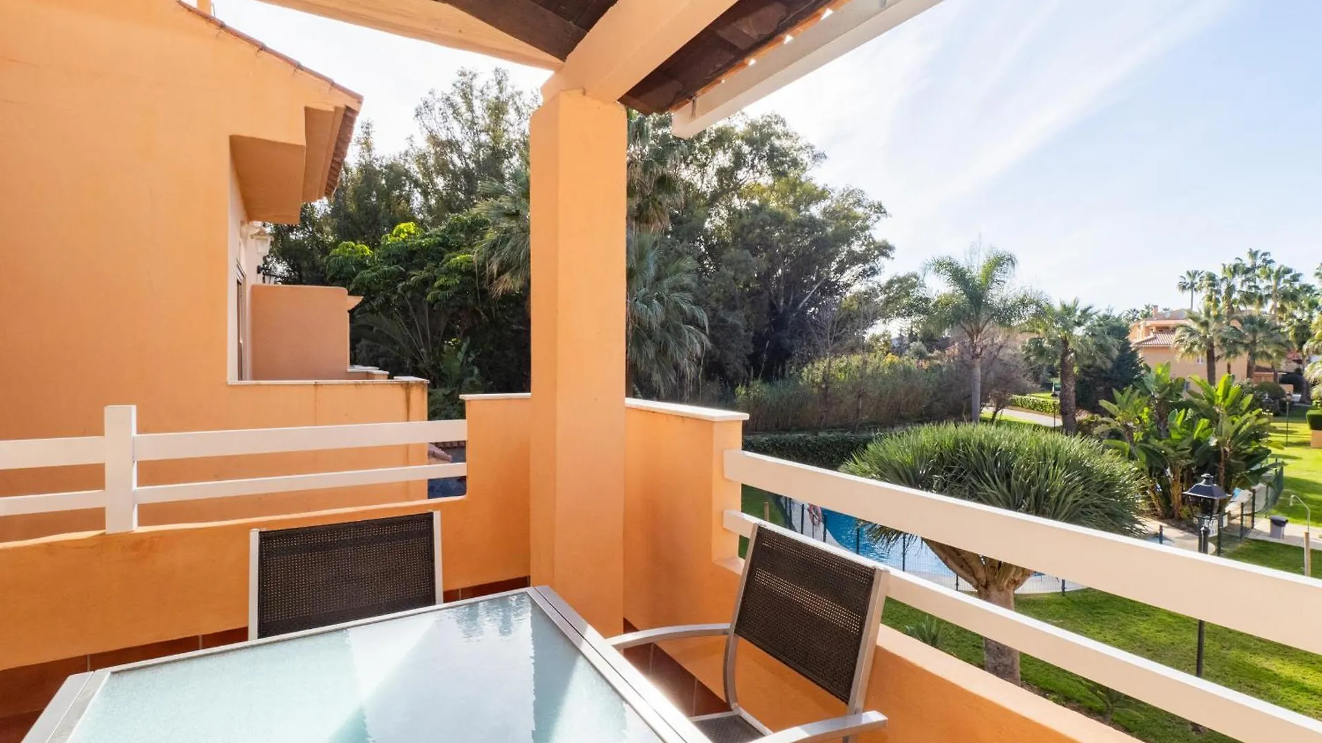 Cubo'S Cabopino Beach Marbella Apartment